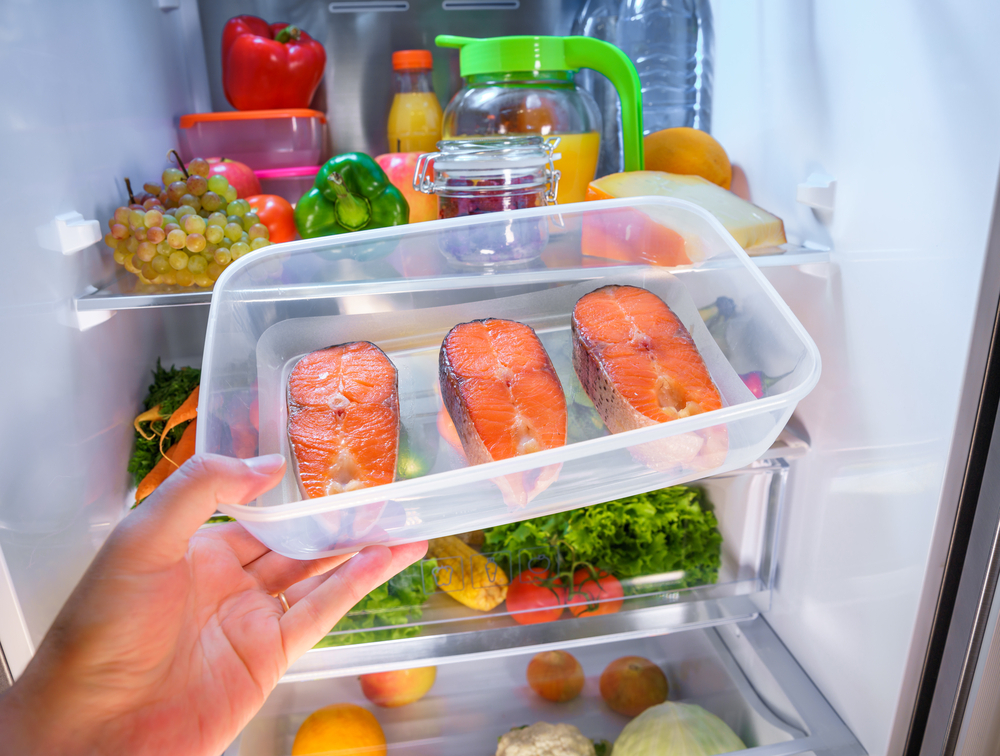 put salmon into fridge 